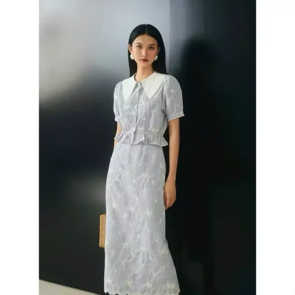 Set Áo Cổ Nhọn Kèm Chân Váy Viền Ren Kẻ Sọc Xanh Thêu Hoa Vintage