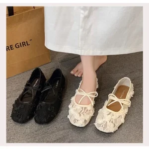 Giày Búp Bê Ren Hoa Hồng Thêu Nổi 5D – Đế Bệt Êm Chống Trượt – Dáng Tiểu Thư Dễ Thương